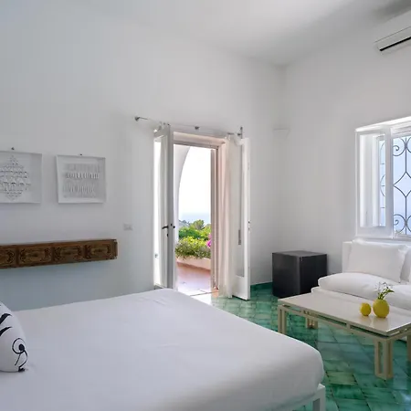 Il Carrubo Capri 컨트리하우스 *