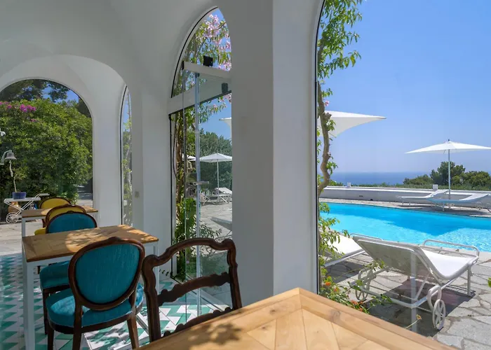 Il Carrubo Capri Kır Evi