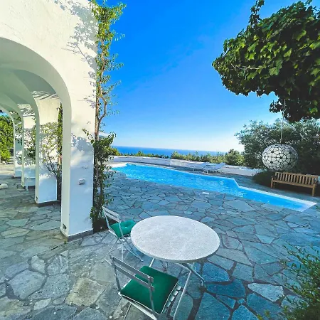 Il Carrubo Capri Country house *
